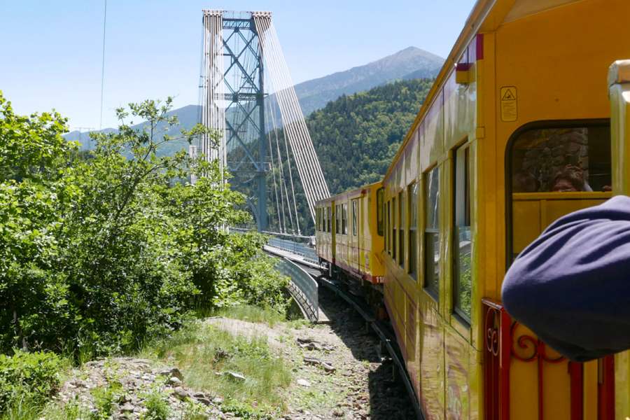 Pyrenäen - Wanderreise katalanische Bergwelt - Zug-Fahrt