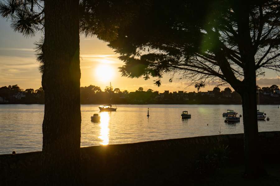 Bretagne: Die Steinreihen von Carnac - Abendsonne